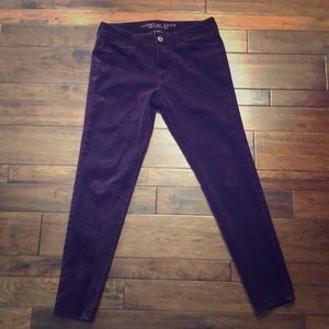 AEO Skinny Corduroy Pants in Dark Wine - Size 6